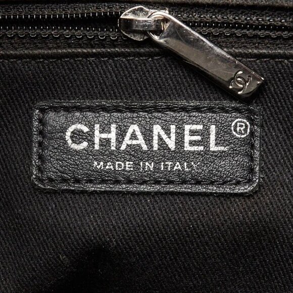 Chanel Black Quilted Patent Leather Front Pocket Large Tote Bag - Picture 9 of 11